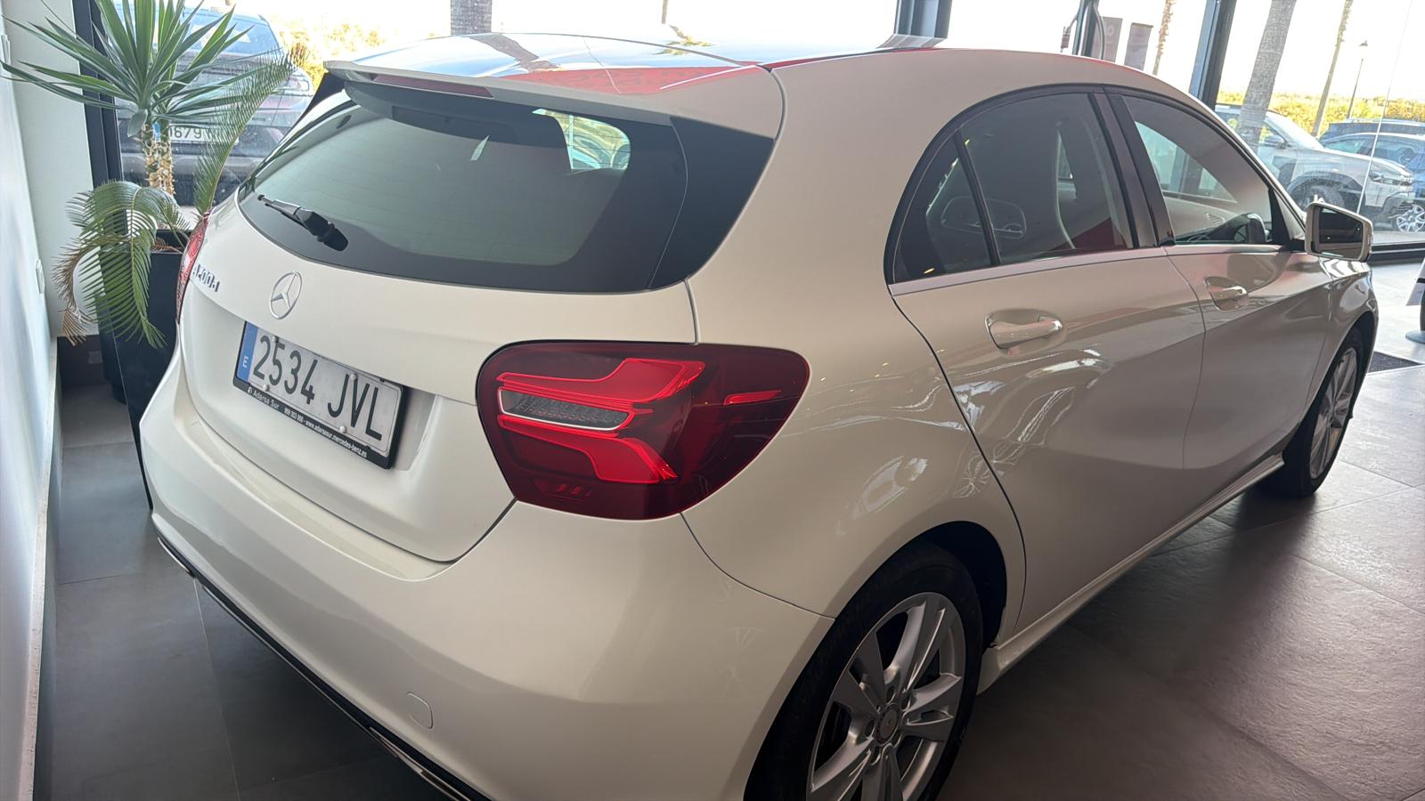 Mercedes Benz Clase A (todo) 200 URBAN 2.1 136CV miniatura 4